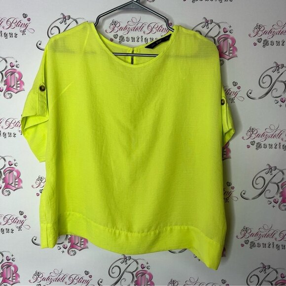 F&F blouse short sleeve lightweight key hole opening back Lime Green Top - Picture 4 of 6